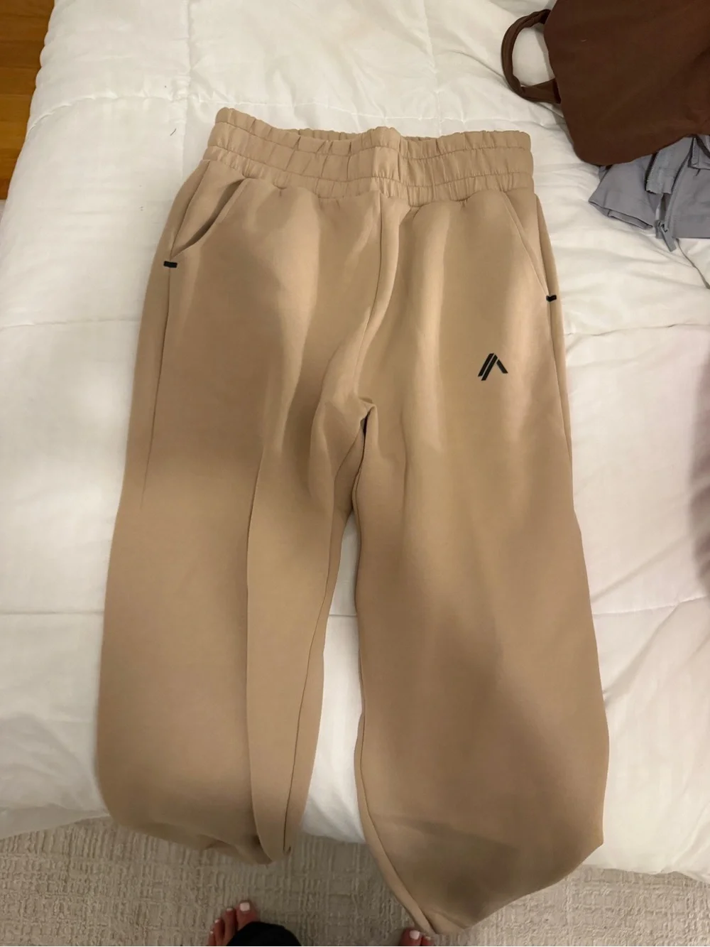 Alphalete Jogger Sweatpants - Comfortable Everyday Bottoms